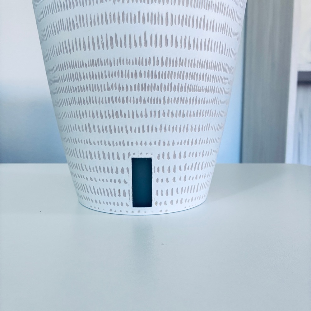 White 6“ Diameter Self-watering Plant Pot & Scented Filler Set/Bundle - Picture 2 of 7